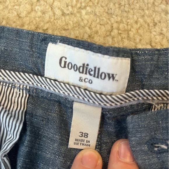 Men’s Goodfellow linen shorts - Picture 2 of 3